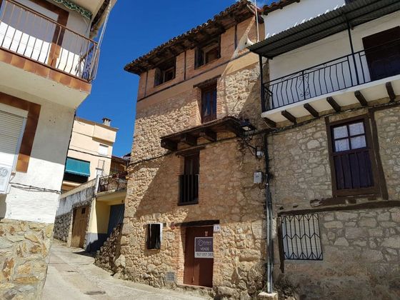 Foto 2 de Casa adossada en venda a Casas del Castañar de 3 habitacions amb balcó i calefacció