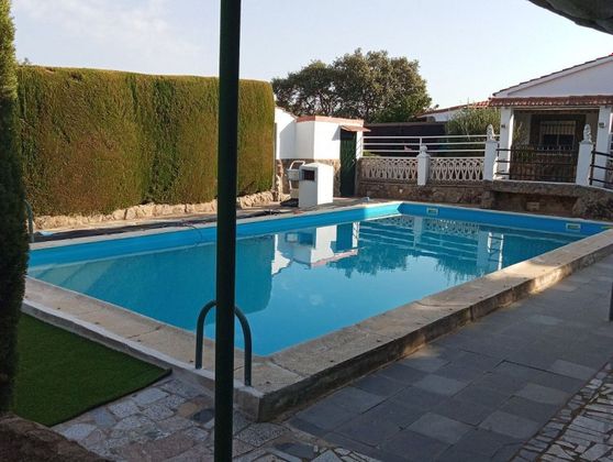 Foto 2 de Casa en venta en Plasencia de 4 habitaciones con terraza y piscina