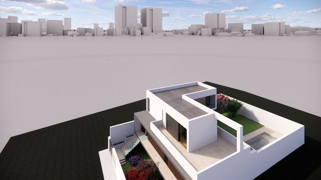 Foto 1 de Casa en venda a Plasencia de 3 habitacions amb terrassa i piscina