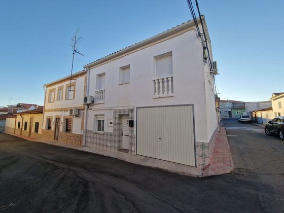 Foto 1 de Casa adossada en venda a Majadas de 5 habitacions amb garatge i aire acondicionat
