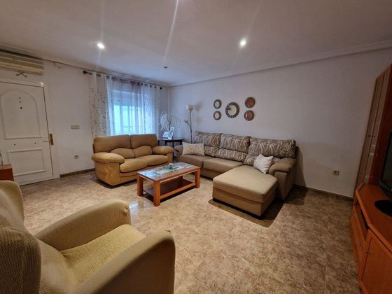 Foto 2 de Casa adossada en venda a Majadas de 5 habitacions amb garatge i aire acondicionat