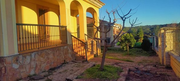 Foto 2 de Venta de chalet en Santibáñez el Alto de 4 habitaciones con terraza y jardín