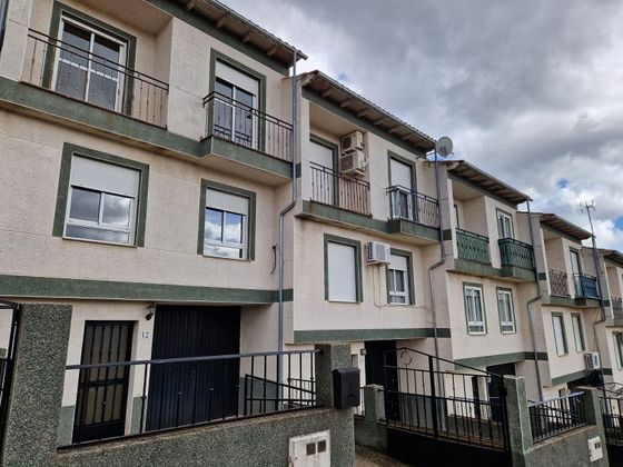 Foto 1 de Casa adosada en venta en Pinofranqueado de 3 habitaciones con terraza y piscina