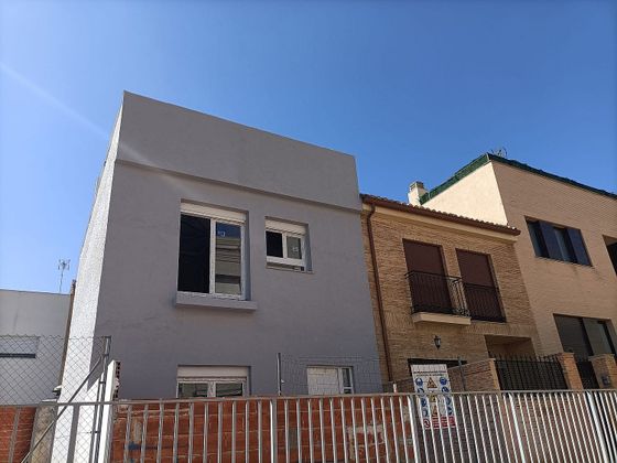Foto 2 de Casa adossada en venda a Quart de Poblet de 3 habitacions amb terrassa i garatge