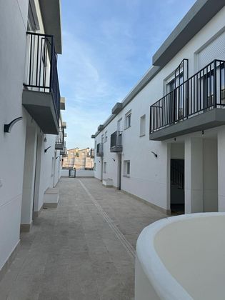 Foto 1 de Casa adosada en venta en calle Catalans de 3 habitaciones con terraza y piscina