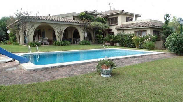 Foto 1 de Chalet en venta en El Grao de 8 habitaciones con terraza y piscina