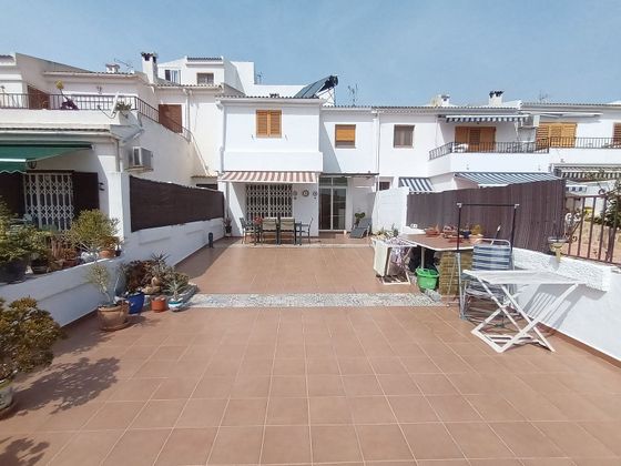 Foto 1 de Casa adosada en venta en Nucia (la) de 3 habitaciones con terraza y garaje