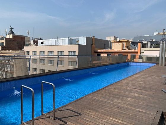 Foto 1 de Piso en alquiler en calle De Pau Claris de 3 habitaciones con terraza y piscina