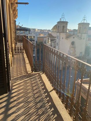 Foto 2 de Àtic en lloguer a El Raval de 3 habitacions amb terrassa i mobles