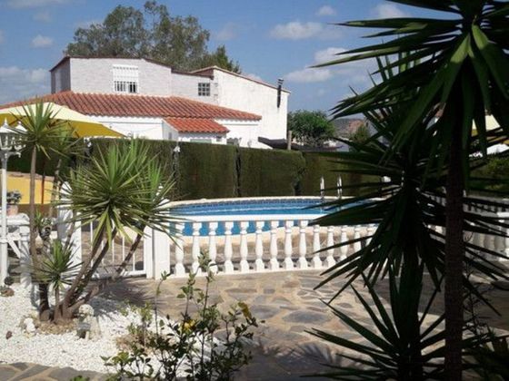 Foto 2 de Casa en venda a Montroy de 3 habitacions amb piscina i jardí