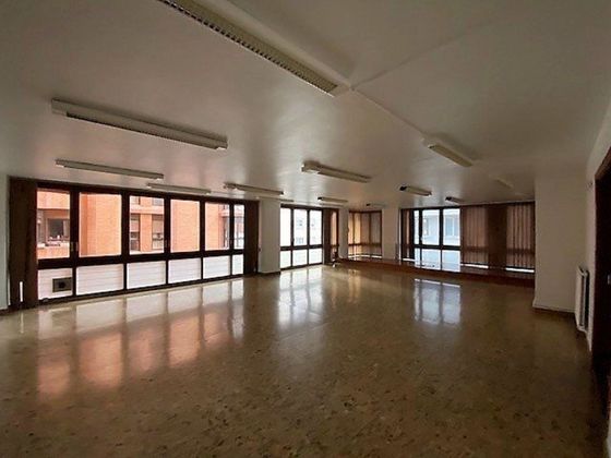 Foto 1 de Alquiler de oficina en Las Arenas Centro de 400 m²