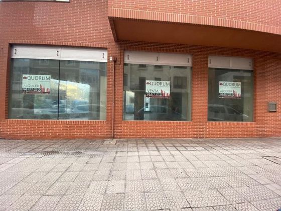 Foto 1 de Alquiler de local en Las Arenas Centro de 144 m²