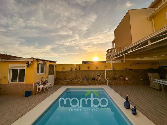 Foto 2 de Xalet en venda a calle El Romeral de 4 habitacions amb terrassa i piscina