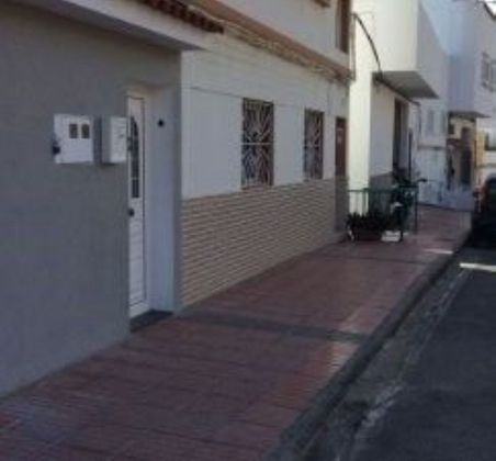 Foto 1 de Casa adosada en venta en Caserones - La Higuera de 5 habitaciones con terraza