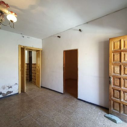 Foto 2 de Casa adossada en venda a calle Cardones de 4 habitacions amb terrassa