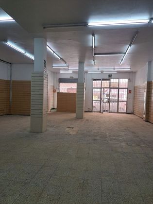 Foto 2 de Alquiler de local en calle Saulo Torón de 150 m²