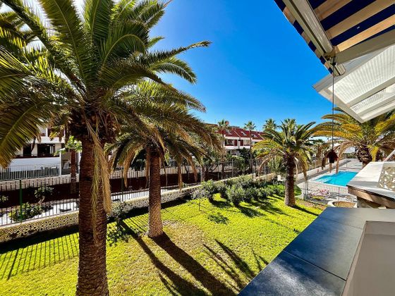 Foto 2 de Venta de piso en Los Cristianos - Playa de las Américas de 1 habitación con terraza y piscina