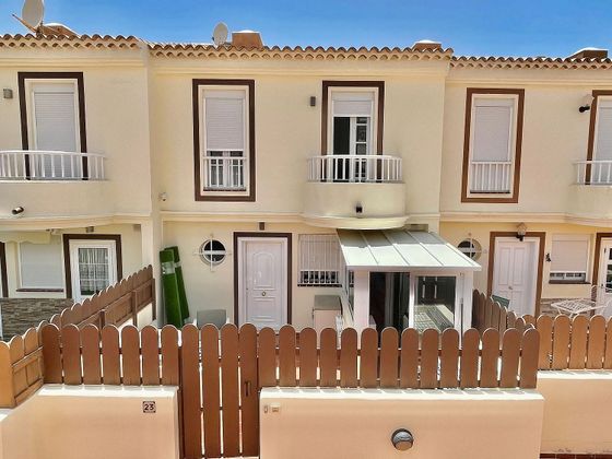 Foto 2 de Casa en venta en Chayofa - Las Camellas de 4 habitaciones con terraza y piscina