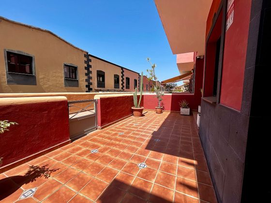 Foto 2 de Venta de casa en Adeje ciudad de 5 habitaciones con terraza y piscina