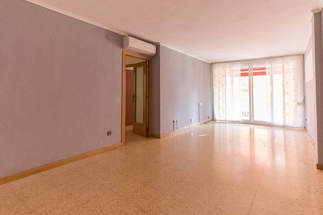 Foto 1 de Pis en venda a calle Soler i Carbonell de 4 habitacions amb balcó i aire acondicionat