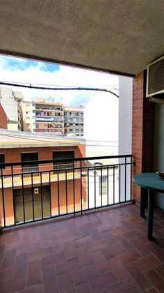 Foto 1 de Pis en venda a calle De Monturiol de 4 habitacions amb garatge i balcó