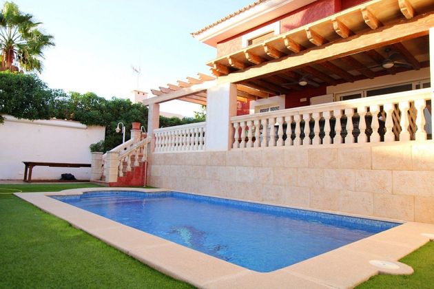 Foto 2 de Casa adosada en venta en Badia Blava-Badia Gran-Tolleric de 4 habitaciones con terraza y piscina