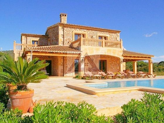 Foto 1 de Venta de chalet en Sant Llorenç des Cardassar de 5 habitaciones con terraza y piscina