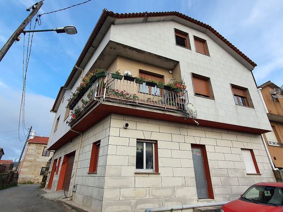 Foto 1 de Casa adossada en venda a calle Caleiro de 4 habitacions amb garatge i balcó