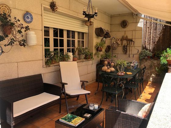 Foto 2 de Casa adossada en venda a Cambados de 5 habitacions amb garatge i jardí