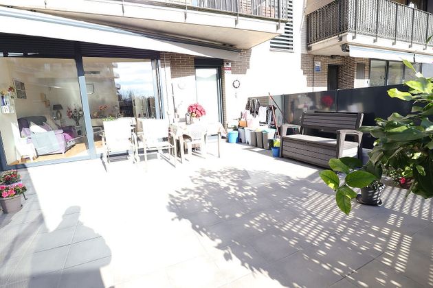 Foto 1 de Venta de piso en Centre - Ripollet de 2 habitaciones con terraza y piscina