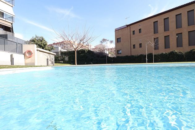 Foto 2 de Venta de piso en Centre - Ripollet de 2 habitaciones con terraza y piscina