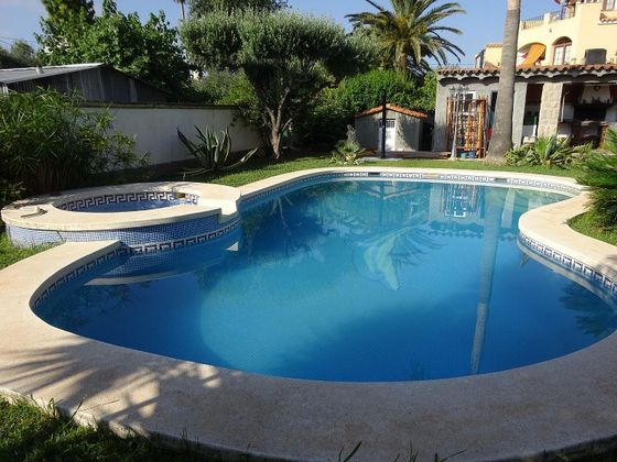 Foto 2 de Xalet en venda a Avda. Alemania - Italia de 4 habitacions amb terrassa i piscina
