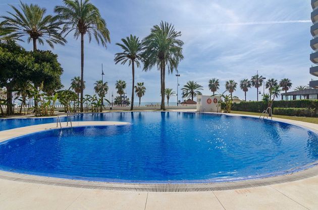 Foto 1 de Dúplex en venda a El Bajondillo de 4 habitacions amb terrassa i piscina