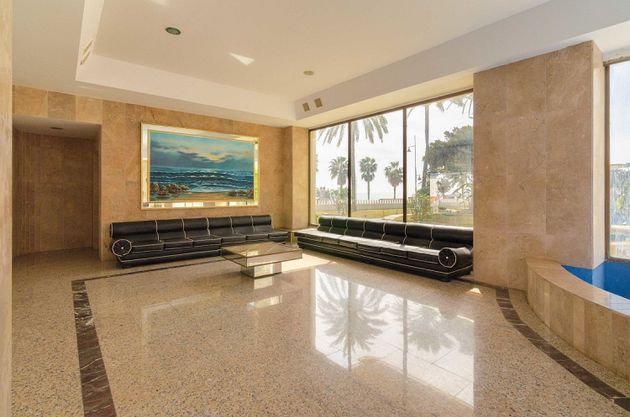 Foto 2 de Dúplex en venda a El Bajondillo de 4 habitacions amb terrassa i piscina