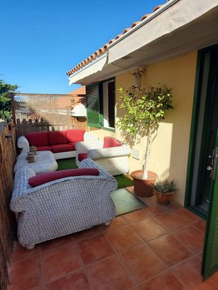 Foto 2 de Casa en venda a calle Secundino Delgado de 3 habitacions amb terrassa i jardí