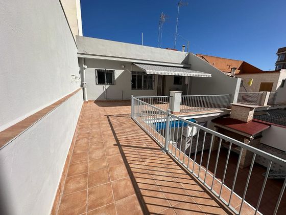 Foto 2 de Pis en lloguer a calle De Sant Agusti de 2 habitacions amb terrassa i balcó