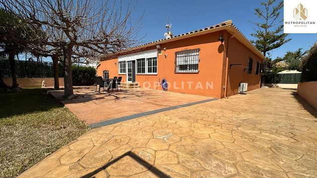 Foto 2 de Chalet en venta en urbanización Mediteranio de 4 habitaciones con terraza y piscina
