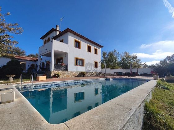 Foto 1 de Casa en venta en Sevilla la Nueva de 7 habitaciones con terraza y piscina