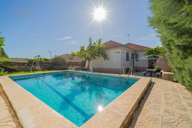 Foto 1 de Casa en venda a Viso de San Juan (El) de 9 habitacions amb terrassa i piscina