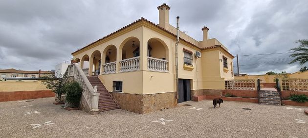 Foto 2 de Casa rural en venda a Las Palmeras-Dehesilla de 4 habitacions amb terrassa i jardí