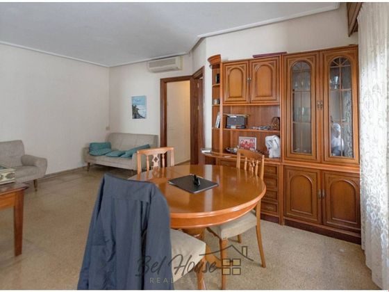 Foto 1 de Casa adossada en venda a calle Campoamor de 3 habitacions amb aire acondicionat