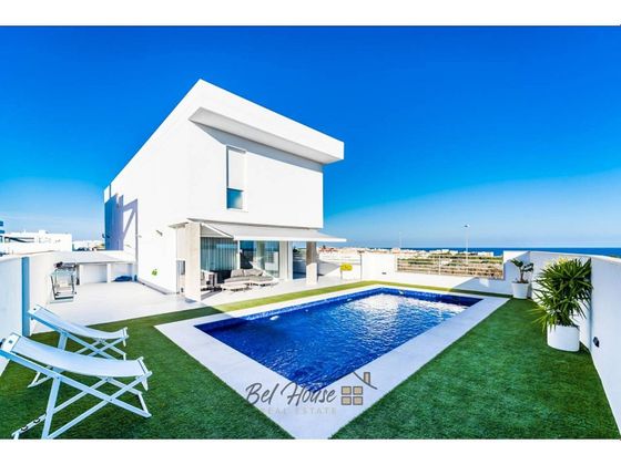 Foto 1 de Casa en venda a avenida L'oliveró de 3 habitacions amb terrassa i piscina