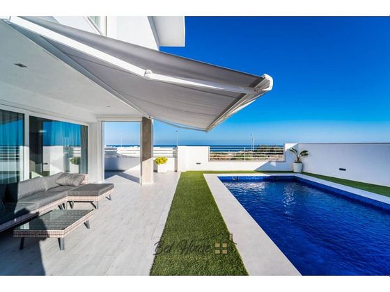Foto 2 de Casa en venda a avenida L'oliveró de 3 habitacions amb terrassa i piscina
