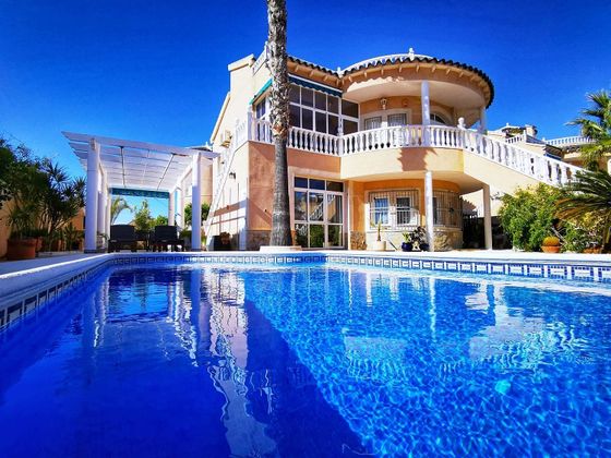 Foto 1 de Chalet en venta en Altos - La Florida de 5 habitaciones con terraza y piscina