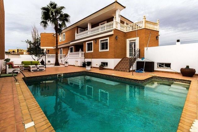 Foto 1 de Xalet en venda a calle Averroes de 4 habitacions amb terrassa i piscina