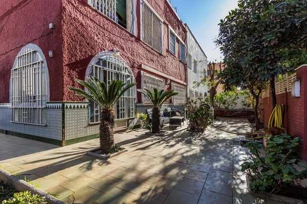 Foto 2 de Casa adossada en venda a calle Guatemala de 4 habitacions amb terrassa i garatge