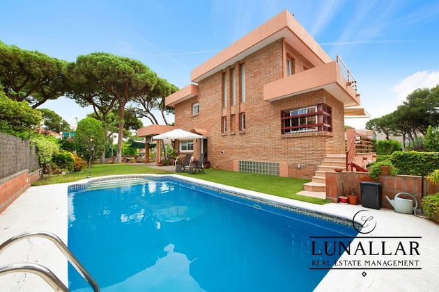Foto 1 de Casa en venta en La Pineda de 3 habitaciones con terraza y piscina