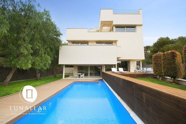 Foto 2 de Casa en venta en Can Girona - Terramar - Can Pei - Vinyet de 6 habitaciones con piscina y garaje