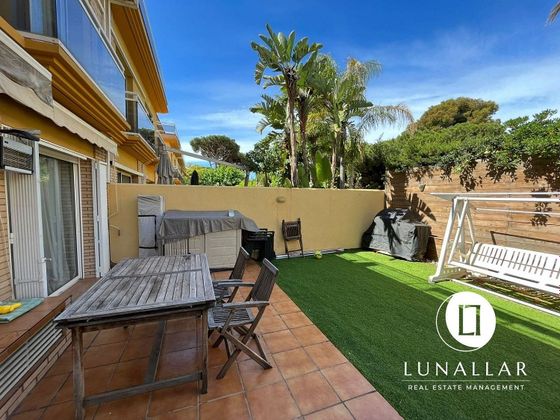 Foto 1 de Casa adossada en venda a La Pineda de 4 habitacions amb terrassa i piscina