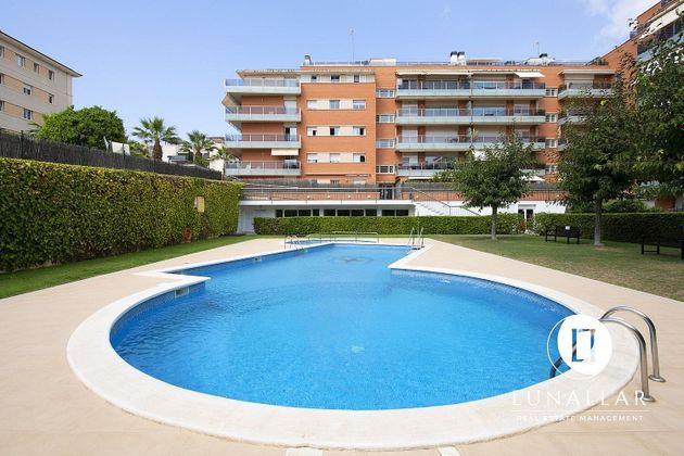 Foto 1 de Pis en venda a Can Girona - Terramar - Can Pei - Vinyet de 3 habitacions amb terrassa i piscina